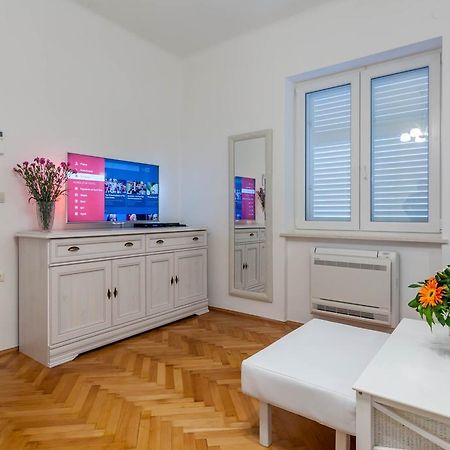 Chic Apartment In Center Split Chambre photo